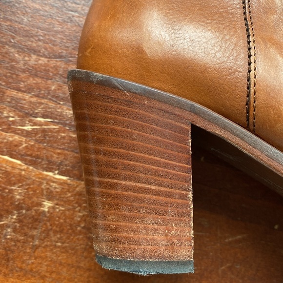 Leather camel heeled boot - Picture 3 of 7